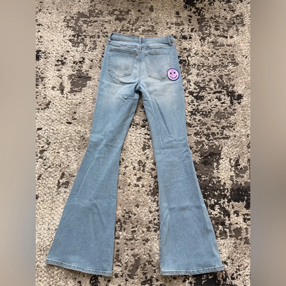 Fashion Nova Light Wash Smiley Patch Flare Jeans Size 3 - Picture 2 of 4